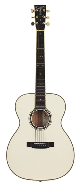 Eric Claptons Custom Martin Bellezza Bianca Guitar