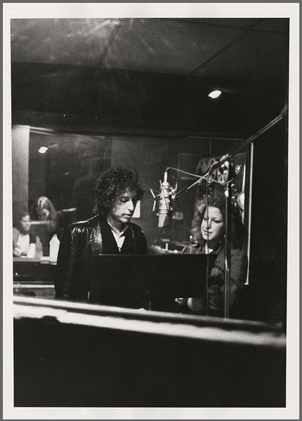 Bob Dylan and Bette Midler Photograph by Ken Regan