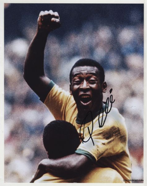 Pelé Signed 11 x 14 Photograph