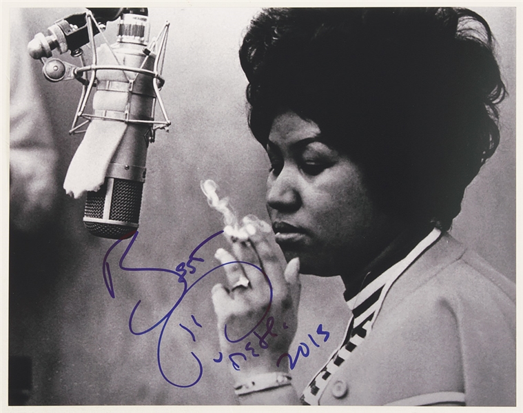 Aretha Franklin Signed 11 x 14 Photograph