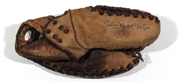 Johnny “Big Cat” Mize Signed Vintage Model Glove JSA Authentication