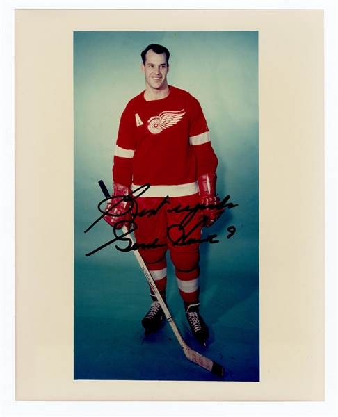 Gordie Howe Signed Photograph