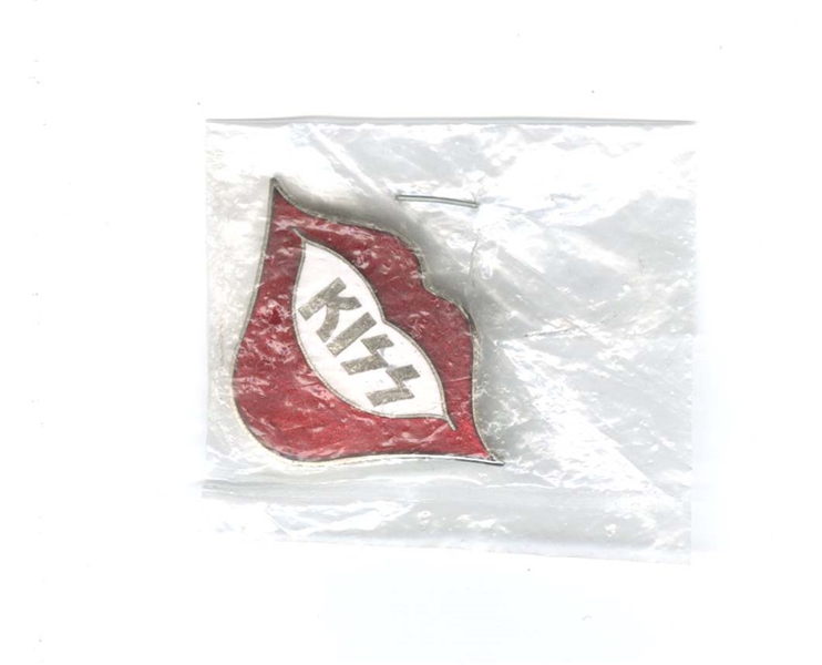 KISS 1976 Destroyer Tour & 1977 Japan Tour Official Enamel Metal Lips Logo Pin Badge Sealed