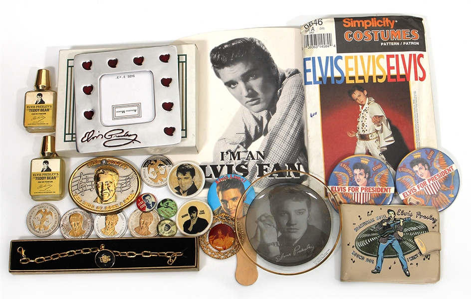 Lot of 24 Pieces of Elvis Presley Toys/Ephemera