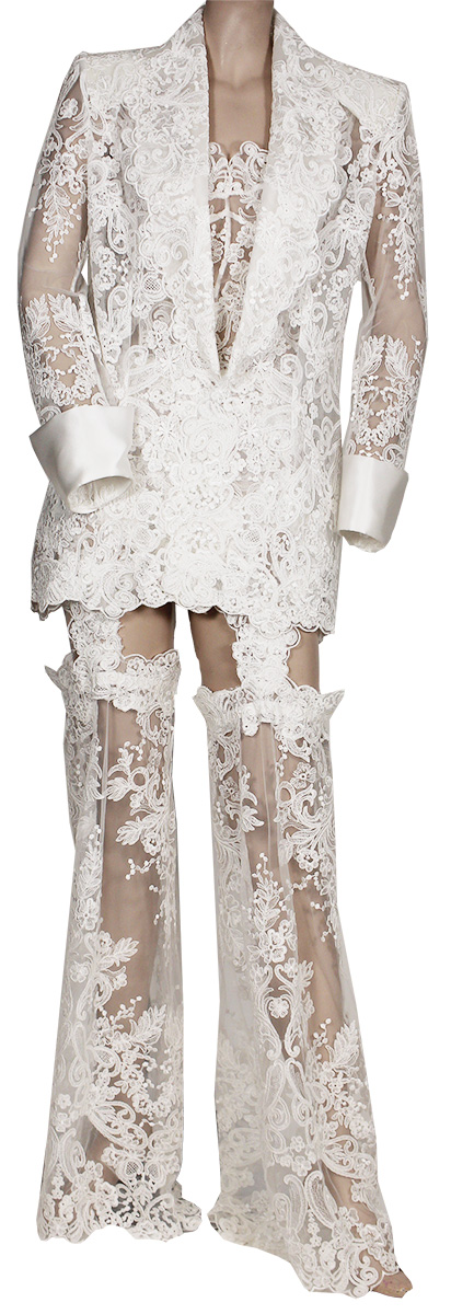 Beyoncé: White Lace Outfit