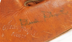 Robin Roberts Autographed Signature Model Glove