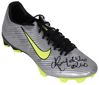 Ronaldinho Signed Nike Cleats (Beckett)