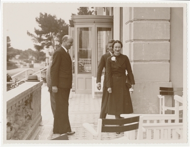 Edward VIII and Wallis Simpson's Iconic Wedding 1937 Archive - Featuring Boxed Piece of Wedding Cake, Dried Pieces of Bridal Bouquet and Autographs